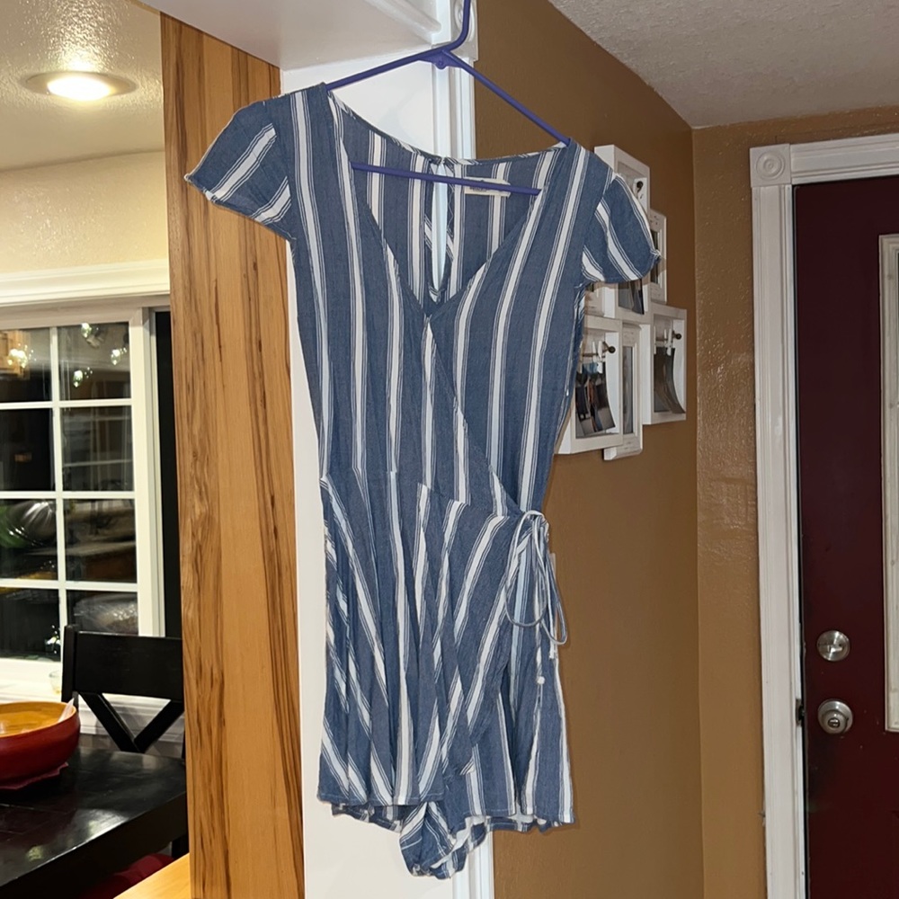 Hollister women’s romper size small